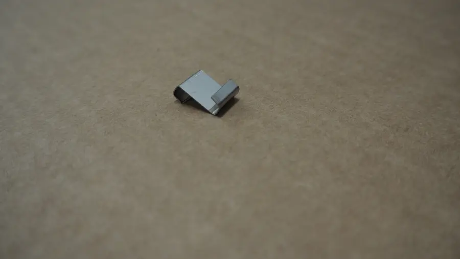 Lap clips Halls