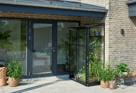Halls Qube Lean-To - 0,8 sort 3mm hærdet glas i hele baner